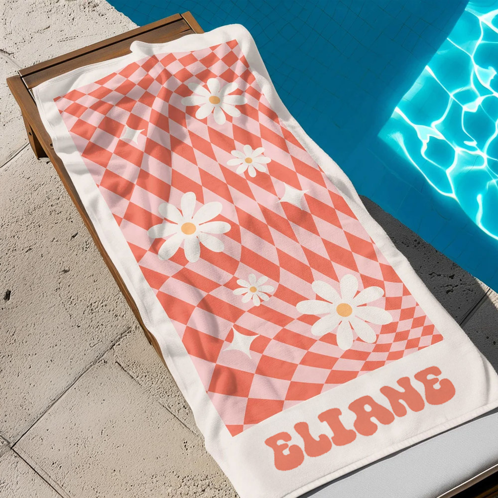 Serviette de Plage Personnalisée avec Nom Motif Carreaux Vintage Ornée de Marguerites Accessoire d'Été Cadeau Anniversaire Vacance Fête pour Femme