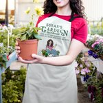 Gepersonaliseerd Retro Tuin Cartoon Karakter Verstelbaar Schort met Naam en Zak Tuin Essentiële Verjaardagscadeau voor familie tuinieren Lover