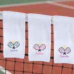 Personlig sporthandduk i 100 procent bomull med karbinhake och broderat namn för pickleballspelare perfekt present för lagfirande