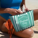 Trousse de maquillage rayée multicolore avec nom et date pour le rangement à la plage Cadeau de douche de mariage pour les demoiselles d'honneur