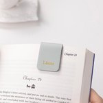 Personligt läderbokmärke med eget namn gravyr magnetisk design födelsedag examen present för bokälskare bokorm