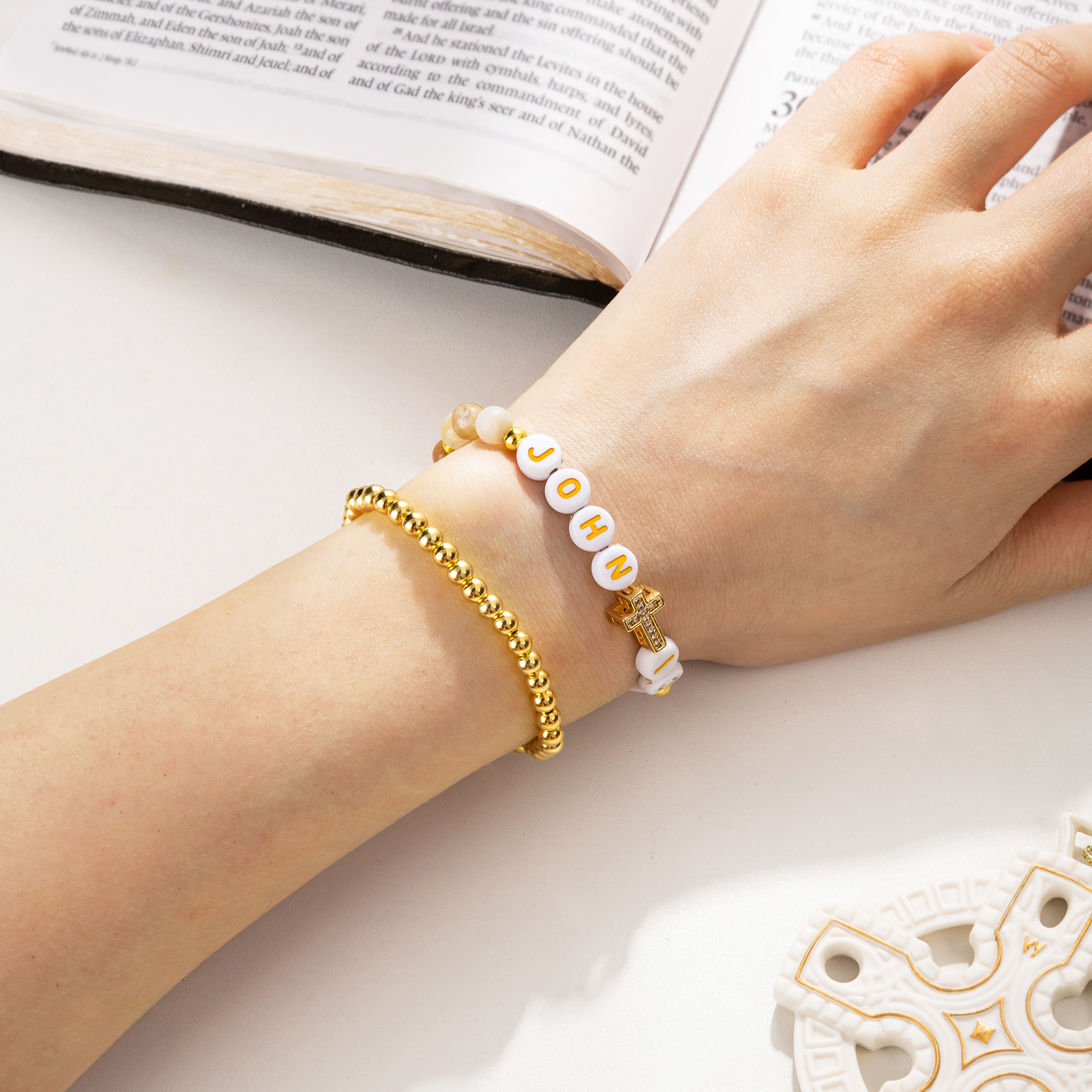 Bracelet perlé avec texte et verset biblique personnalisé Bijoux religieux à porter au quotidien Cadeau de baptême pour femmes chrétiennes