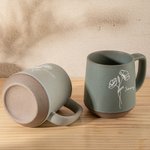 Personlig retro mugg 300 ml med födelseblomma och namn perfekt present till mamma eller mormor