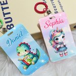 Personalisierte niedliche Dinosaurier Fantasie Einhorn Design ID Badge Card Holder mit Namen und hängende Schnalle Reisezubehör Geburtstag Geschenk für Studenten Kinder