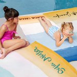 Personlig färgglad gradient överdimensionerad snabbtorkande strandhandduk med namn sommarsemester resa viktig present till familj vänner