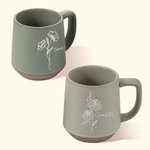 Personlig retro mugg 300 ml med födelseblomma och namn perfekt present till mamma eller mormor