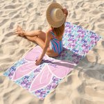 Toalla de playa de gran tamaño personalizada con lazo floral Coquette y nombre Regalo de cumpleaños esencial para viajes y vacaciones para niñas y mujeres