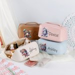 Henkilökohtainen söpö sarjakuva Crochet PU Nahka laaja avoin meikkilaukku nimi Travel Essential syntymäpäivälahja naisille neulominen harrastajille