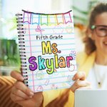 Cuaderno A5 personalizado con el tema de los profesores, estilo lápices de colores, 60 páginas rayadas y nombre Regalo de vuelta al cole para profesores en el Día del Profesor