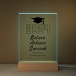 Luce notturna a LED personalizzata con base in legno Classe del 2025 Regalo di laurea per laureati