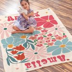 Personlig dansk blomster mjuk pläd i retro bohemstil med namn hemdekor födelsedagspresent och högtidspresent för vänner och familj