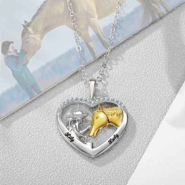 Collier Gravé Personnalisé avec Prénom Forme Coeur Fille et Cheval Cadeau pour Fille Femme Amoureux des Chevaux