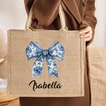 Personalizzato Toile De Jouy francese Retro Blu Fiocco Grande Borsa Tote in Juta con Nome Viaggio Essenziale Spiaggia Regalo di Compleanno per Donne