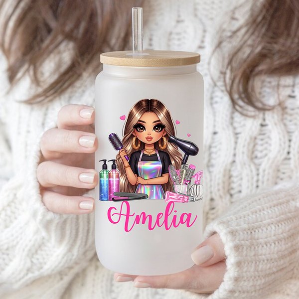 Personalised Stylish Cartoon Barber Name 20 oz Frosted Clear Glass Cup with Lid and Straw Salon Opening Birthday Gift for Hairdresser Friends