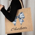 Personalizzato Toile De Jouy francese Retro Blu Fiocco Grande Borsa Tote in Juta con Nome Viaggio Essenziale Spiaggia Regalo di Compleanno per Donne