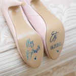 Personalisierte wasserdichte Frau Herz Hochzeit Schuhe Aufkleber mit Text und Datum High Heel Decal Hochzeit Jahrestag Geschenk für Braut Brautjungfern