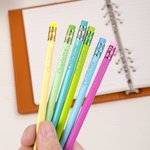 Personligt pennset med 6 tecknade figurer med namn Student Incentive Tillbaka till skolan Födelsedagspresent för pojkar Flickor