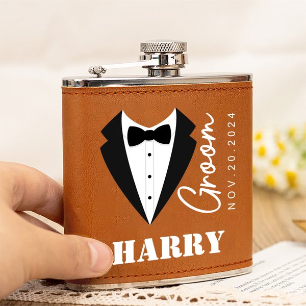 Flasque en cuir PU personnalisée avec nom et date Cadeau de mariage pour les garçons d'honneur