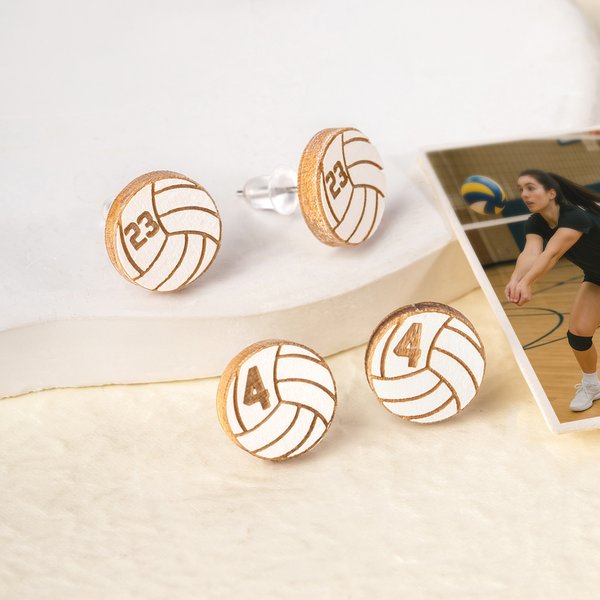 Boucles d'oreilles Volleyball en bois avec chiffres gravés Cadeau d'anniversaire pour les joueurs de volleyball et leurs coéquipiers