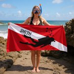 Gepersonaliseerd Duiker Silhouet Sneldrogend Oversized Microfiber Strandlaken met Tekst Vakantie Reizen Essentieel Verjaardagscadeau voor Duikliefhebbers