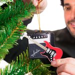 Gepersonaliseerd 3D Effect Retro Gitaar Amp Kerstmuts Ornament met Naam en Jaar Feestdag Decoratie Kerstcadeau voor Gitaristen Gitaarliefhebbers