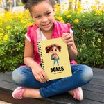 Personlig tecknad pojke flicka namn A5 spiralanteckningsbok med 120 linjerade sidor till skolstart gåva för barn