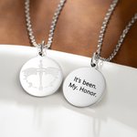 Personalisierte Fantasy Drachenreiter Mondnacht Halskette mit eingraviertem Text Geburtstag Jahrestag Weihnachtsgeschenk für Frauen Bücherwürmer Buchliebhaber