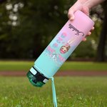 Personalisierte Gradient Baseball Mom Ice Cream Name 32 oz Wasserflasche mit Time Marker Muttertag Wettbewerb Training Geschenk für Baseball-Spieler-Liebhaber