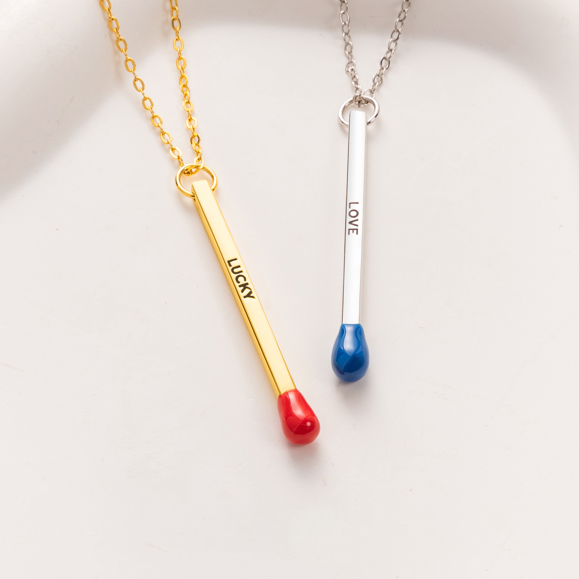 Collier d'allumettes personnalisé avec texte gravé Bijoux en émail Cadeau d'anniversaire pour femmes