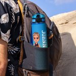 Gepersonaliseerde Cartoon Basketbal Jongen 32 oz Verloop Sport Waterfles met Naam en Tijd Marker Match Day Verjaardagscadeau voor Gym Sportliefhebbers