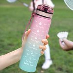 Personalisierte Baseball Tennis Pickleball Cartoon Charakter Name 32 oz Sport Wasserflasche mit Nummer Skala Geburtstagsgeschenk für Frauen Ball Sport Liebhaber