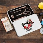 Set Couture 6 Pièces Personnalisé avec Motif Machine à Coudre Vintage Fleur de Naissance et Nom Boîte Métal Cadeau Anniversaire pour Couturier