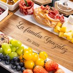 Conjunto de tablas de cortar y posavasos personalizado de mármol con nombre y fecha hecho en EE. UU. regalo de mudanza para familia