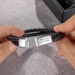 Personligt klassiskt läderflätat reparmband med ingraverad text födelsedags och alla hjärtans dag present för män