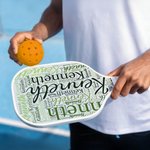Personalisierte Multicolor Wort Wolke Pickleball Paddel mit Namen Geburtstag Jahrestag Wettbewerb Tag Geschenk für Sport-Fan Pickleball Spieler Liebhaber