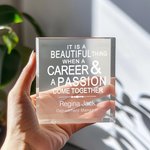 Plaque de bureau en acrylique carrée personnalisée avec nom et titre Cadeau d'anniversaire de travail pour employé de bureau