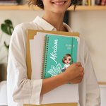 Personalisierte Cartoon Yoga Girl A5 Spiral Journal Notebook 2026 wöchentliche monatliche Planer mit Namen Neujahr Geburtstag Geschenk für Frauen