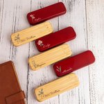 Personligt set med kulspetspennor och fodral i trä med graverat namn Graverat namn Gradering Skolstart Födelsedagspresent till lärare Elever