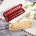 Personligt set med kulspetspennor och fodral i trä med graverat namn Graverat namn Gradering Skolstart Födelsedagspresent till lärare Elever