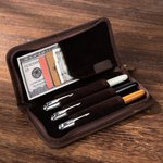 Henkilökohtainen Monogrammi 3 jaettu Slots Crazy Horse Nahka Pen Case nimi Kannettavat tarvikkeet Travel Syntymäpäivälahja perheelle Ystävät kollegat