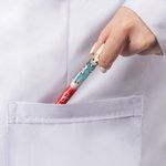 Cartone animato personalizzato Stetoscopio infermiera Multicolore retrattile Glitter penna a sfera con nome Apprezzamento Compleanno Regalo di fine anno per il personale medico