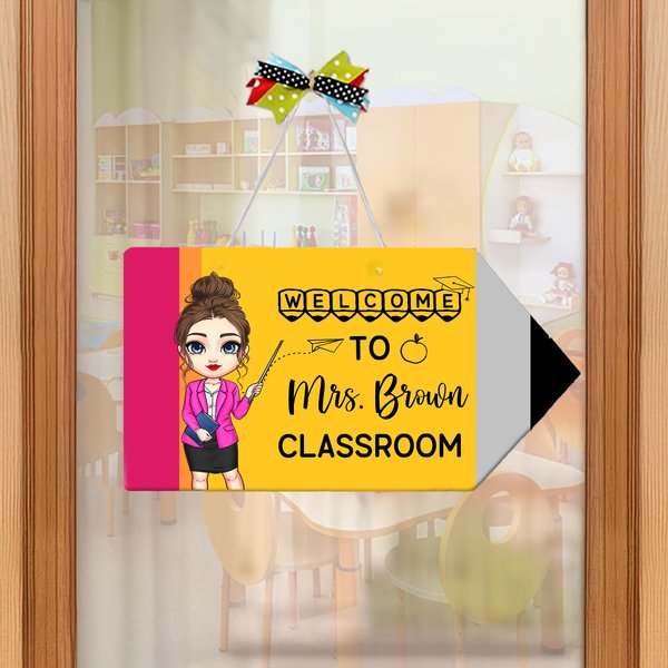 Crayon Personnalisé Cartoon Character Durable Welcome Hanging Sign with Text Appreciation Back to School Gift for Teachers (Crayon Personnalisé Personnalisé Cartoon Character)
