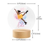 Henkilökohtainen sarjakuva Skate Girl Birth Flower Akryyli LED yövalo puinen pohja ja nimi huoneen sisustus syntymäpäivälahja Skate Lover Girlille syntymäpäivälahja