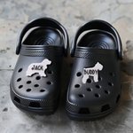 Personnalisé Chien Silhouette chaussures sabots Charms avec nom Chaussures Décoration quotidienne Cadeau d'anniversaire pour les amoureux de l'animal