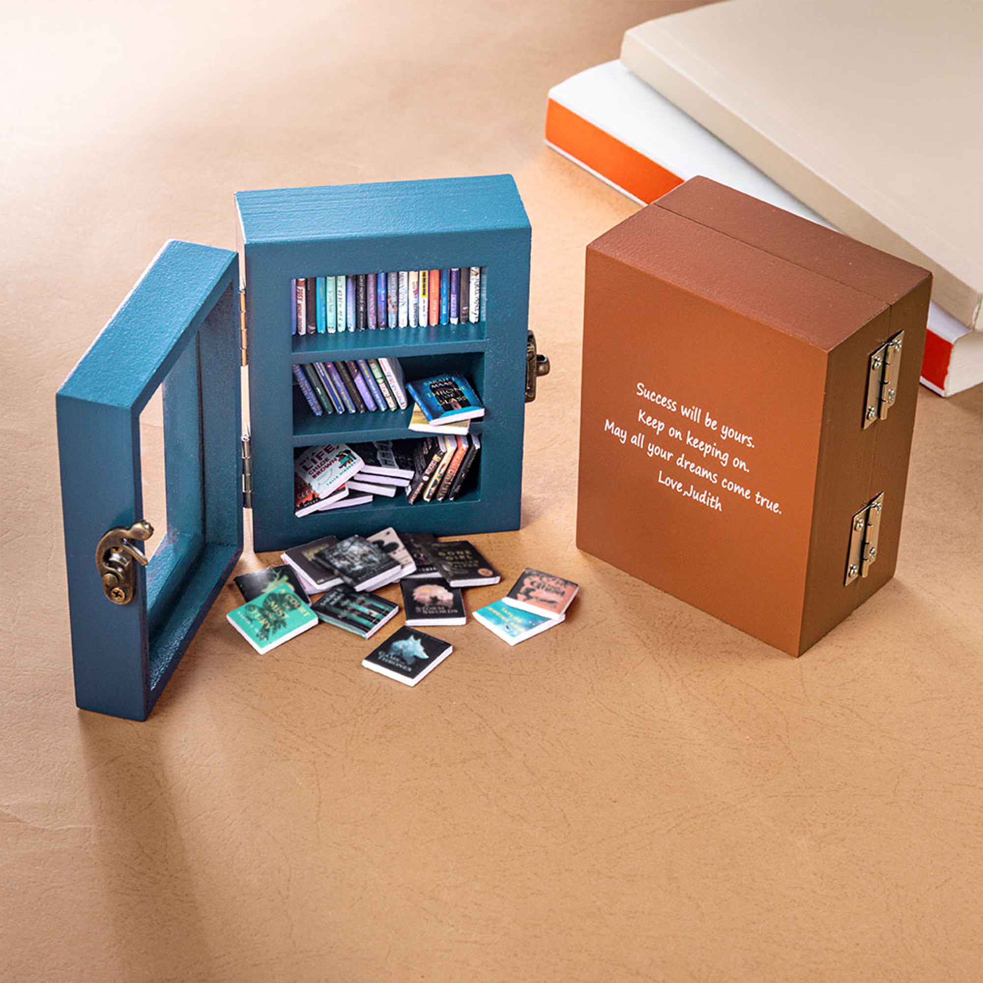 Miniatur-Bibliothek Aus Holz Mit 200 Mini-Büchern - Doppeltür, Deko & Anti-Stress-Spiel
