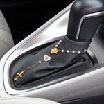 Personalisierte 1-2 Fotos Jesus Kreuz zierlich Rosenkranz Auto hängenden Ornament mit Herz Initial Autozubehör Geburtstagsgeschenk für Katholizismus Autobesitzer