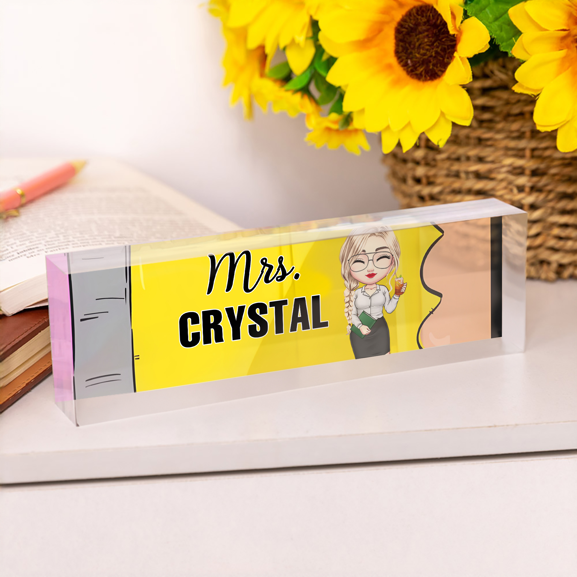 Ornement en acrylique personnalisé en forme de dessin animé de l'enseignant Décoration durable de la salle de bureau Cadeau d'anniversaire pour la journée de l'enseignant