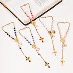 Personalisierte 1-2 Fotos Jesus Kreuz zierlich Rosenkranz Auto hängenden Ornament mit Herz Initial Autozubehör Geburtstagsgeschenk für Katholizismus Autobesitzer