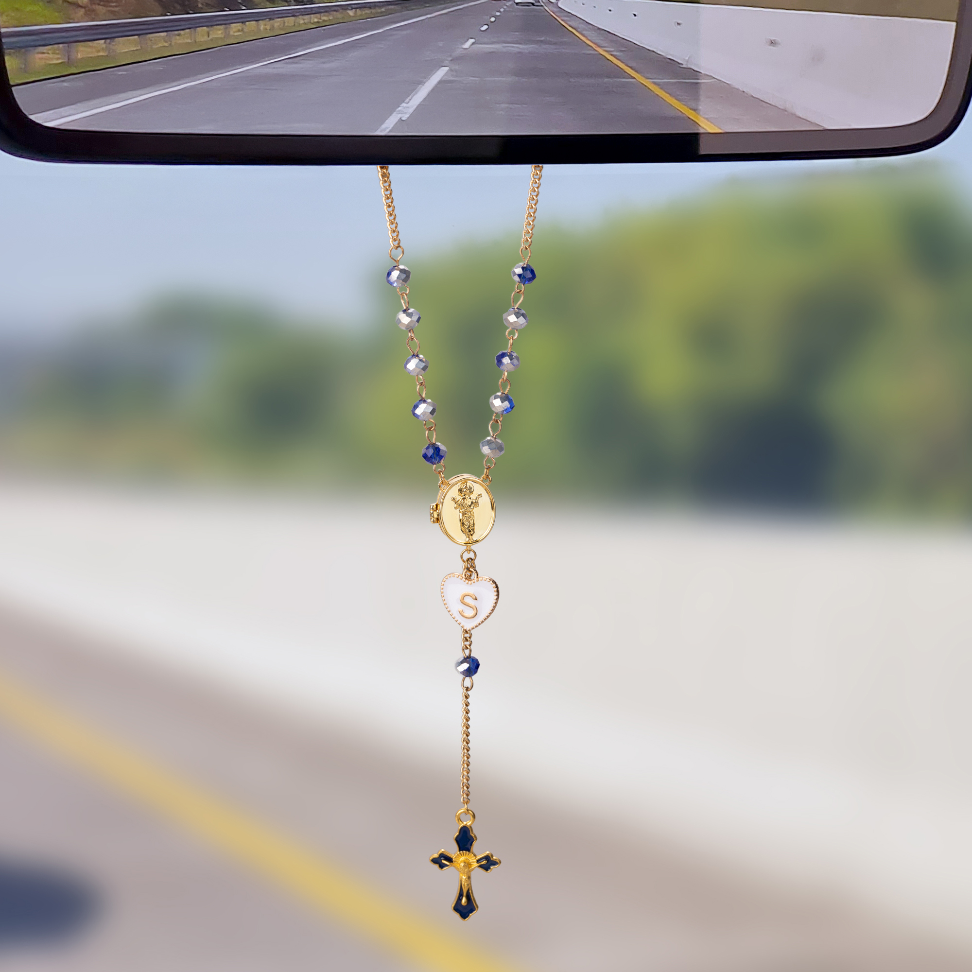Personnalisé 1-2 Photos Jésus Croix Rosaire délicat Ornement de voiture suspendu avec cœur Initial Accessoires de voiture Cadeau d'anniversaire pour Catholicisme Propriétaire de voiture