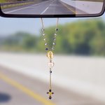 Personalisierte 1-2 Fotos Jesus Kreuz zierlich Rosenkranz Auto hängenden Ornament mit Herz Initial Autozubehör Geburtstagsgeschenk für Katholizismus Autobesitzer